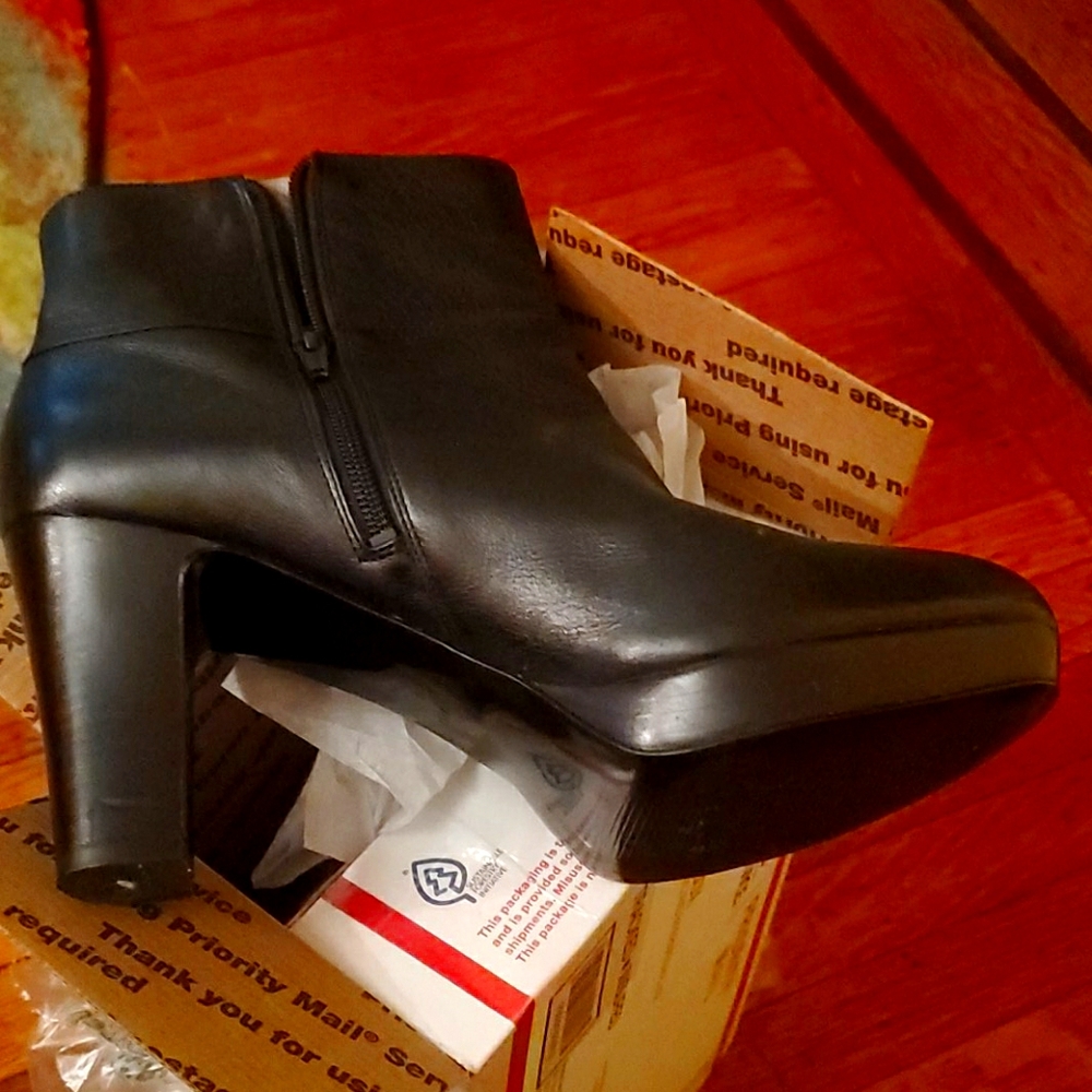 Nine West Eriellao Leather Boots